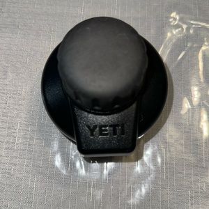 Gently Used Yeti Bottle Magdock Cap